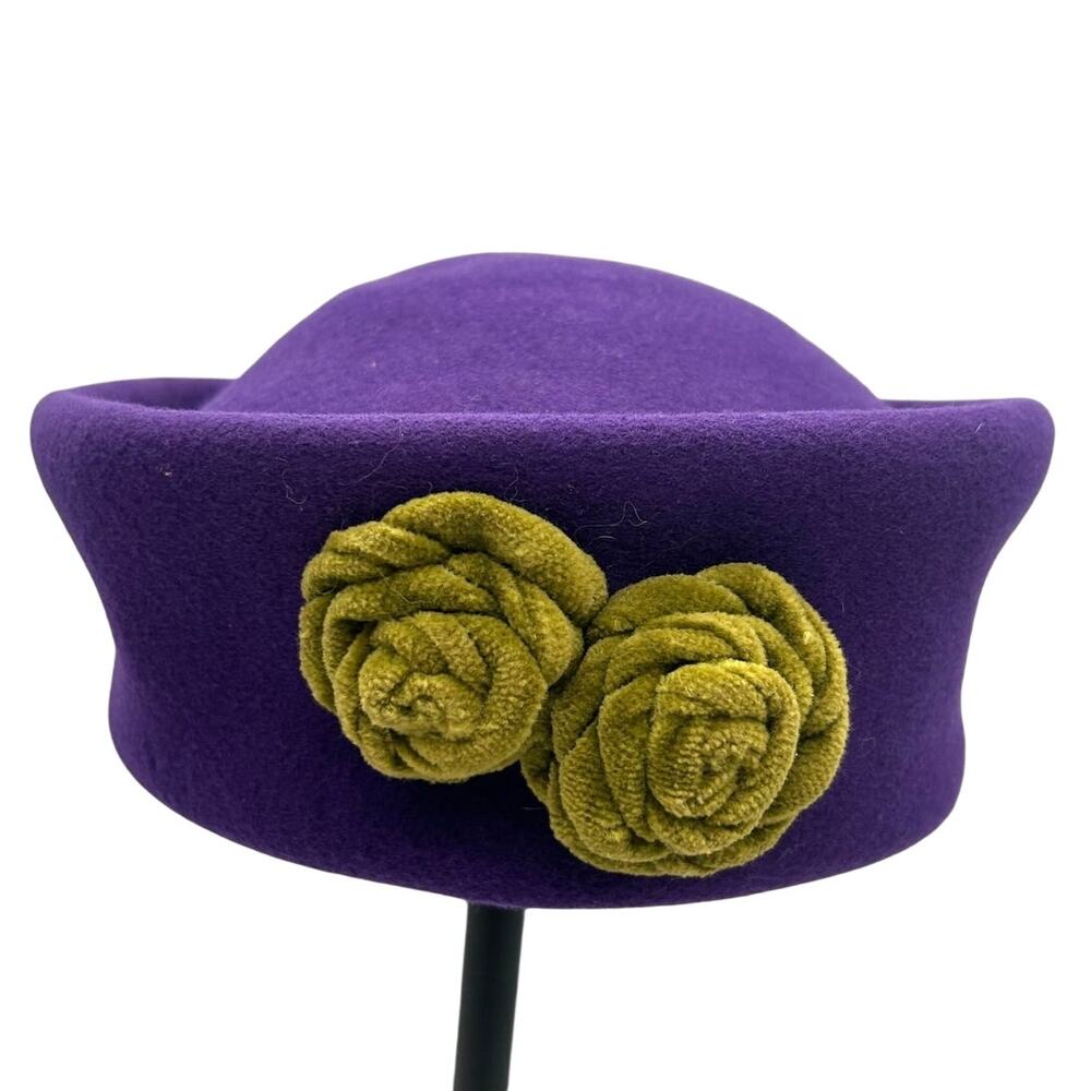 Vintage 80s Purple Wool Felt Pillbox Hat Olive Velvet Rosette Flowers 56cm Sz M - Picture 1 of 13